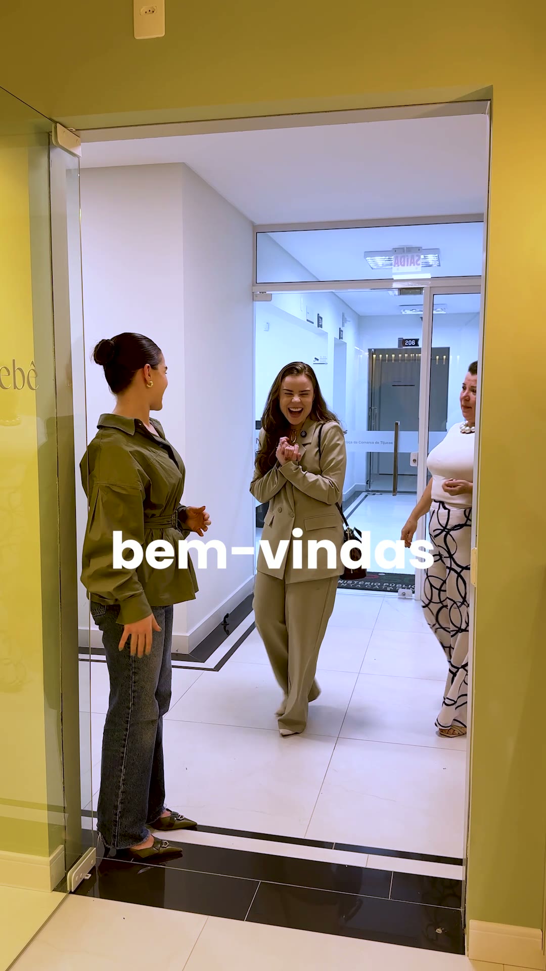 Capa do vídeo Entrega do projeto Clínica Mamãe Bebê